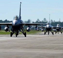 Στο πλευρό της Κύπρου η Ελλάδα: Ο Νίκος Δένδιας στη Λευκωσία – Δύο φρεγάτες και δύο ελληνικά F-16 στην περιοχή με απόφαση ΚΥΣΕΑ