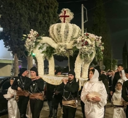 Γιατί περνάμε κάτω από τον Επιτάφιο;