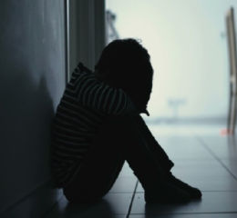 «Επιδημία» οι αυτοτραυματισμοί παιδιών και εφήβων: Οι παρεμβάσεις του υπουργείου Υγείας για την αντιμετώπιση του φαινομένου