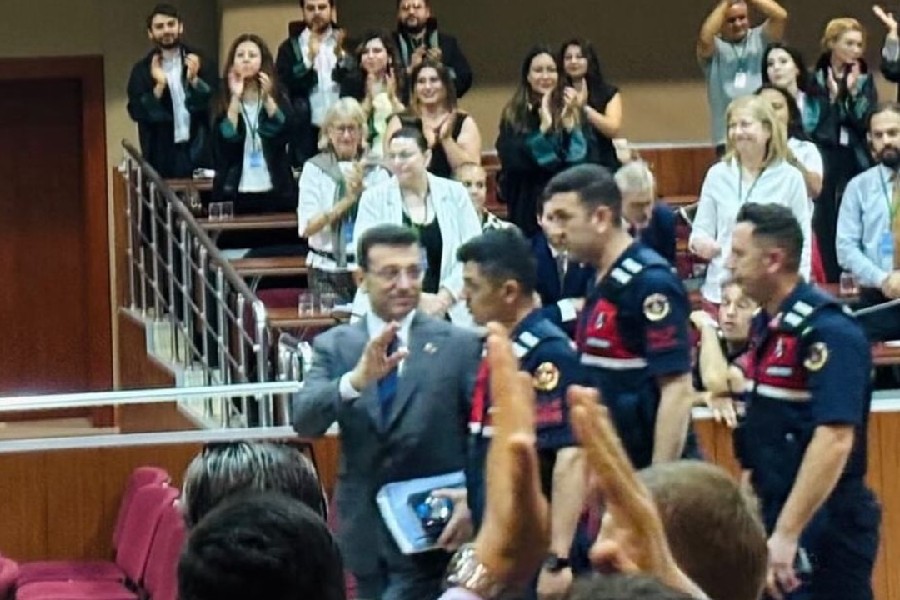 Αθώος ο Εκρέμ Ιμάμογλου &#8211; Δεν απαγορεύεται να έχει πολιτική δράση