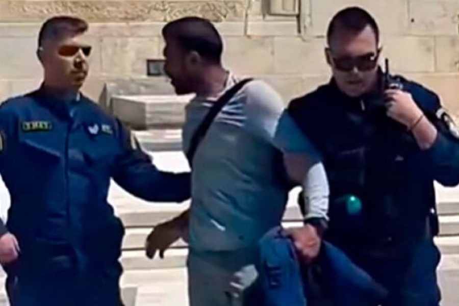 Πλεύρης: Ο λαθρομετανάστης που προσέβαλε τους Εύζωνες, αγνόησε τις αρχές της πατρίδας μας