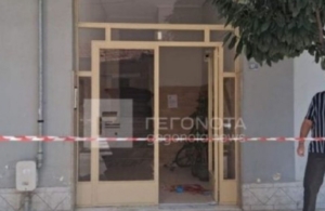Βόλος: Μαχαίρωσε και κυνήγησε τη σύζυγό του μέχρι τις σκάλες της πολυκατοικίας
