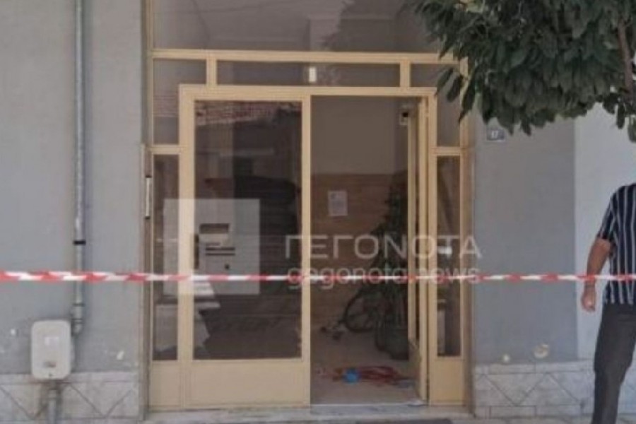 Βόλος: Μαχαίρωσε και κυνήγησε τη σύζυγό του μέχρι τις σκάλες της πολυκατοικίας