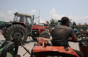 «Αυτή η κυβέρνηση καθορίζεται από… Φραπέδες και Χασάπηδες» – Κινητοποιήσεις ετοιμάζουν οι αγρότες της Θεσσαλονίκης