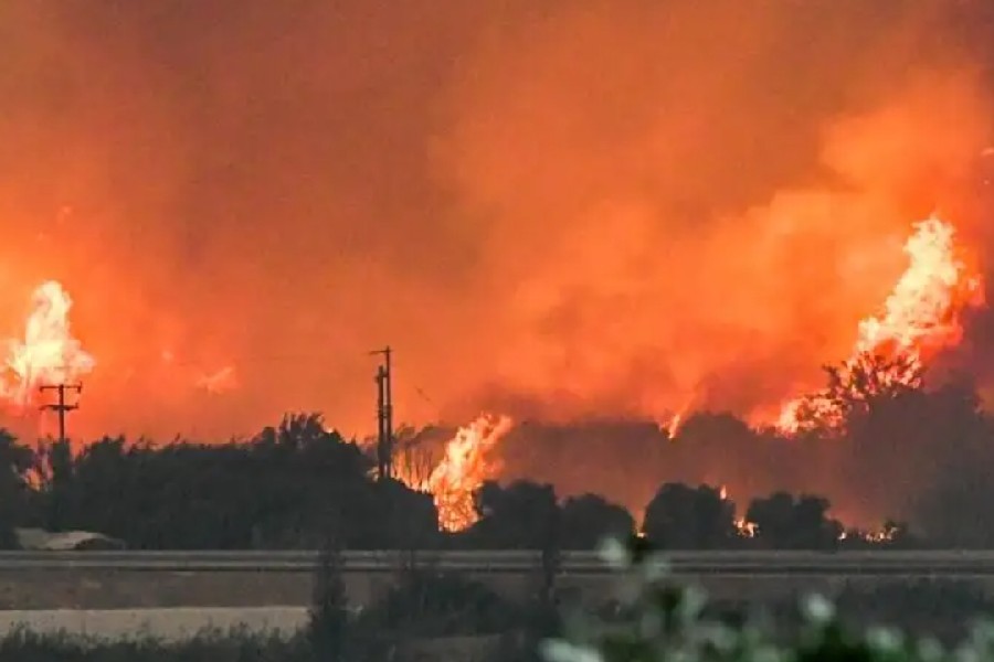 Φωτιά στην Αχαΐα: Τεράστιες καταστροφές από την πύρινη κόλαση – «Βροχή» τα μηνύματα εκκένωσης, στο νοσοκομείο τραυματίες