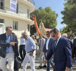 Άδωνις Γεωργιάδης: Θερμό «καλοσώρισμα» και ξεπροβόδισμα επεφύλαξε η Σύρος