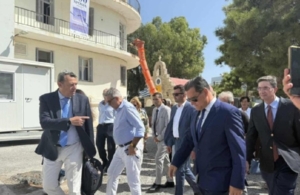 Άδωνις Γεωργιάδης: Θερμό «καλοσώρισμα» και ξεπροβόδισμα επεφύλαξε η Σύρος