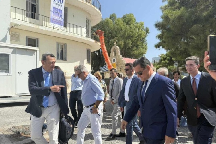 Άδωνις Γεωργιάδης: Θερμό «καλοσώρισμα» και ξεπροβόδισμα επεφύλαξε η Σύρος