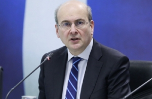 Χατζηδάκης: «Η μείωση των άμεσων φόρων θα φανεί κατευθείαν στην τσέπη των Ελλήνων»