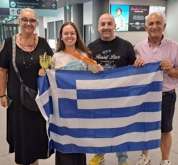 Mε λύρες και νταούλια η υποδοχή της «χρυσής» πρωταθλήτριας του Διαγωνισμού της Microsoft