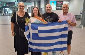 Mε λύρες και νταούλια η υποδοχή της «χρυσής» πρωταθλήτριας του Διαγωνισμού της Microsoft