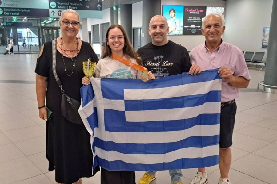 Mε λύρες και νταούλια η υποδοχή της «χρυσής» πρωταθλήτριας του Διαγωνισμού της Microsoft