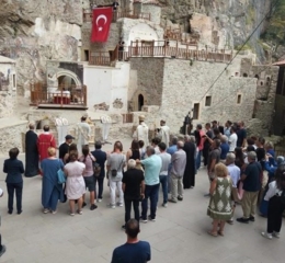 Γιατί δεν έγινε ούτε φέτος η Θεία Λειτουργία στην Παναγία Σουμελά στην Τραπεζούντα
