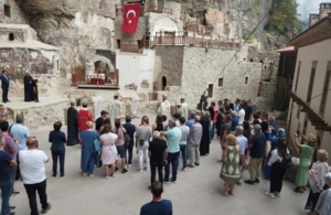Γιατί δεν έγινε ούτε φέτος η Θεία Λειτουργία στην Παναγία Σουμελά στην Τραπεζούντα