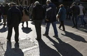 Mισθωτοί &#8211; συνταξιούχοι: Πόσα κερδίζουν με τη νέα φορολογική κλίμακα