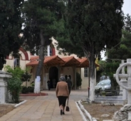 Χαλκίδα: Αιματηρό επεισόδιο σε νεκροταφείο &#8211; Πιάστηκαν στα χέρια και του άνοιξε το κεφάλι με φτυάρι