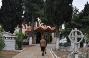 Χαλκίδα: Αιματηρό επεισόδιο σε νεκροταφείο &#8211; Πιάστηκαν στα χέρια και του άνοιξε το κεφάλι με φτυάρι