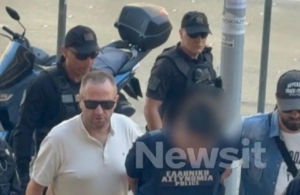 Δολοφονία στη Θεσσαλονίκη: «Τώρα συνειδητοποιώ τι έγινε, με έκανε να θολώσω» είπε ο 50χρονος που έπνιξε με σακούλα την 59χρονη αδελφή του