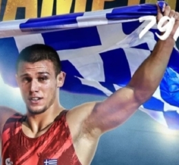 Ο Κουγιουμτσίδης ύψωσε την ελληνική σημαία στον ψηλότερο ιστό στο παγκόσμιο πρωτάθλημα