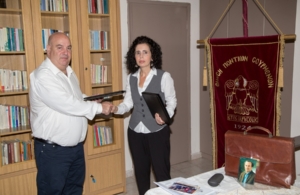 Μια Ζωντανή Κληρονομιά. Η Οικογένεια του Μιχάλη Χαραλαμπίδη δωρίζει στην Ένωση Ποντίων Σουρμένων ένα σημαντικό μέρος της προσωπικής βιβλιοθήκης του αείμνηστου αγωνιστή καθώς και προσωπικά του είδη.