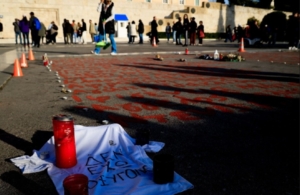 Κυβέρνηση για Άγνωστο Στρατιώτη: Δεν σβήνουμε τα ονόματα, αλλά τέλος στις διαμαρτυρίες στο μνημείο