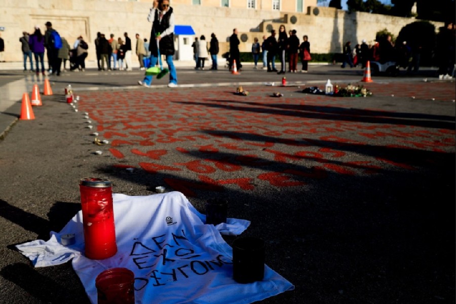 Κυβέρνηση για Άγνωστο Στρατιώτη: Δεν σβήνουμε τα ονόματα, αλλά τέλος στις διαμαρτυρίες στο μνημείο
