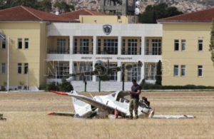 Πτώση αεροσκάφους στο Τατόι: Κόπηκε στη μέση το μονοκινητήριο της Πολεμικής Αεροπορίας