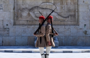Μαρινάκης: Το Μνημείο του Άγνωστου Στρατιώτη θα είναι μόνο για την τιμή των νεκρών