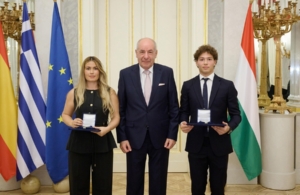 Ουγγαρία: Με το «Χρυσό Μετάλλιο Τιμής» βραβεύτηκε ο 21χρονος Αναστάσιος Γκαρίπης