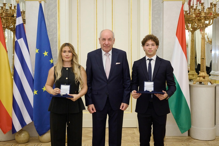 Ουγγαρία: Με το «Χρυσό Μετάλλιο Τιμής» βραβεύτηκε ο 21χρονος Αναστάσιος Γκαρίπης