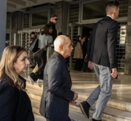 Άλκης Καμπανός: Αναβλήθηκε η δίκη για τη δολοφονία για τον Οκτώβριο του 2026 – «Τα ισόβια τα πήρα εγώ», λέει η μητέρα του