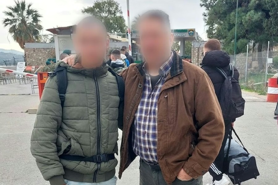 Θάνατος 19χρονου ΕΠΟΠ στη Ρόδο: «Κατά το άνοιγμα του κουτιού απασφάλισε η περόνη της μοιραίας χειροβομβίδας» – Η σπαρακτική μαντινάδα του πατέρα