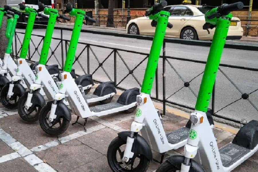 Τα πατίνια «εξορίζονται» από την Ακρόπολη και το ιστορικό κέντρο της Αθήνας ενώ απαγορεύεται να κινούνται στα πεζοδρόμια