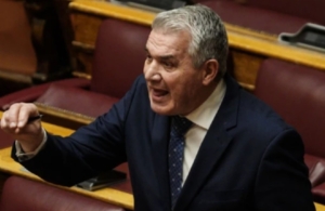 Δημήτρης Κυριαζίδης: Δεν «βγαίνει» με 5.000 ευρώ &#8211; «Ευτυχώς η σύζυγός μου δουλεύει»