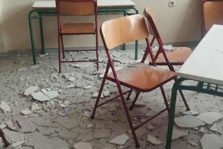 Πόρτο Ράφτη: Κατέρρευσαν σοβάδες σε σχολείο και έπεσαν στα κεφάλια μαθητών – Τραυματίστηκαν δύο παιδιά