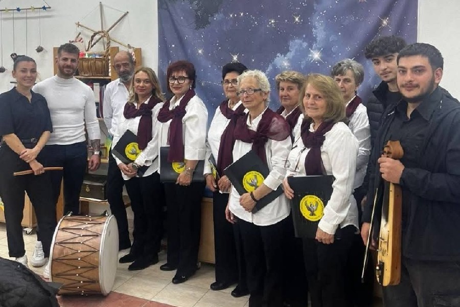 Στην παρουσίαση του βιβλίου της Χριστίνας Βαμβούρη &#8211; Δημάκη συμμετείχε η χορωδία της Λέσχης Ποντίων Ν. Καβάλας