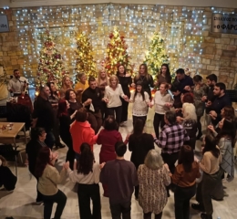 «Ο Φάρος» Αγ. Βαρβάρας άναψε το Χριστουγεννιάτικο Δέντρο