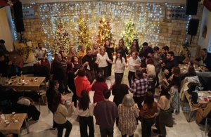 «Ο Φάρος» Αγ. Βαρβάρας άναψε το Χριστουγεννιάτικο Δέντρο