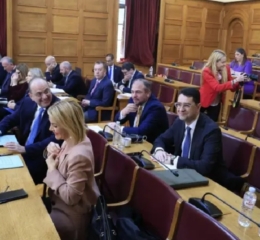 Στον Εισαγγελέα στέλνει η ΝΔ τον «Φραπέ» – Η παρουσία του στη Βουλή αποκαλύπτει την περιφρόνησή του