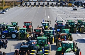 Αγρότες: Πάνω από 3.500 τρακτέρ στα μπλόκα σε Νίκαια και Ε65 – Αποκλείστηκαν τελωνεία