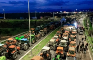 Μπλόκα αγροτών: Εντείνονται οι κινητοποιήσεις, αποκλεισμένη σε πολλά σημεία η χώρα