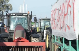 Αγρότες και αλιείς αποκλείουν το λιμάνι του Βόλου &#8211; Κλιμακώνονται οι κινητοποιήσεις σε όλη τη χώρα