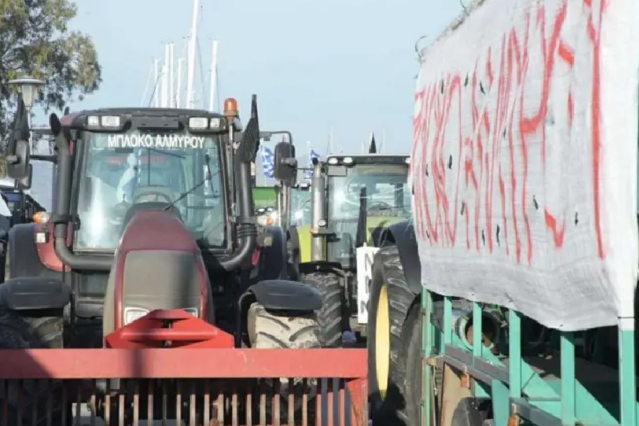 Αγρότες και αλιείς αποκλείουν το λιμάνι του Βόλου &#8211; Κλιμακώνονται οι κινητοποιήσεις σε όλη τη χώρα