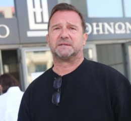 Νέα επίθεση από τον Νίκο Πλακιά στη Μαρία Καρυστιανού: «Οι άστεγοι πολιτικά τη γλύφουν μπας και τους πάρει στο κόμμα»