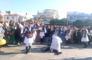 Τα Μωμοέρια ξεσήκωσαν την Καλαμαριά!