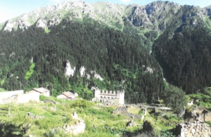 «Αναστορώ και Αροθυμώ»: Ενα ταξίδι μνήμης στον Πόντο μέσα από φωτογραφίες και κειμήλια