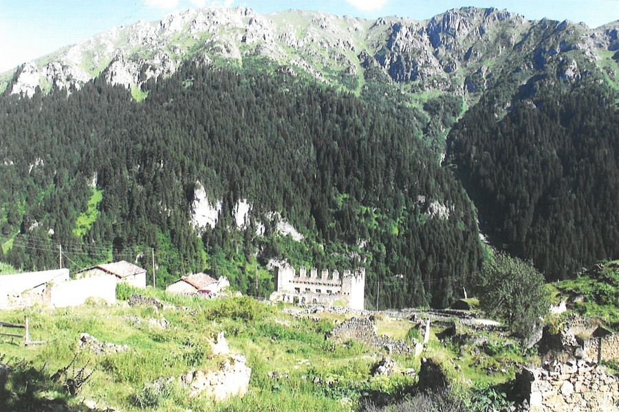 «Αναστορώ και Αροθυμώ»: Ενα ταξίδι μνήμης στον Πόντο μέσα από φωτογραφίες και κειμήλια