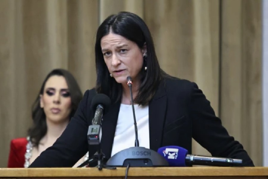 Κατώτατος μισθός: Νέα αύξηση από 1η Απριλίου, λέει η Κεραμέως