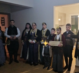 Τα κάλαντα με το παλαιό έψαλε η «Τραπεζούντα» Φυλής