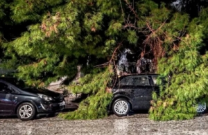 «Βροχή» προβλημάτων αφήνει πίσω της η κακοκαιρία – Δύο θύματα, μεγάλες οι καταστροφές στην Αττική